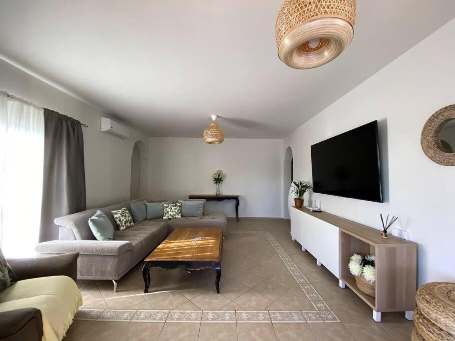 Comfortable Family House With Pool And Jacuzzi كوستا دي أنتيجوا المظهر الخارجي الصورة