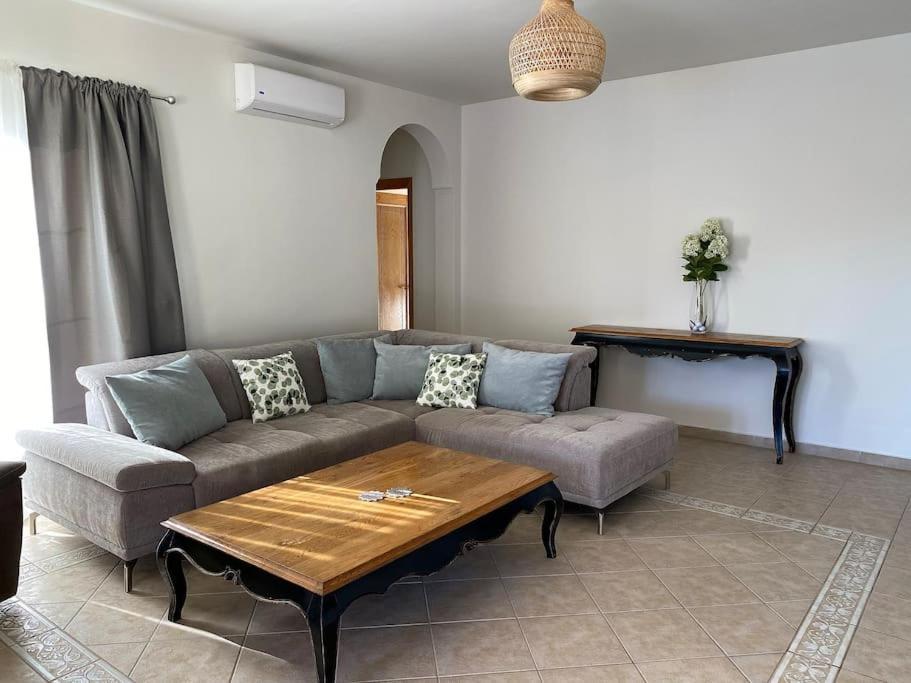 Comfortable Family House With Pool And Jacuzzi كوستا دي أنتيجوا المظهر الخارجي الصورة